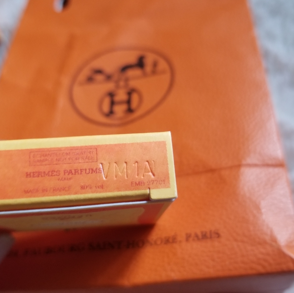 VINTAGE HERMES SAMPLES + BAG - Picture 5 of 13